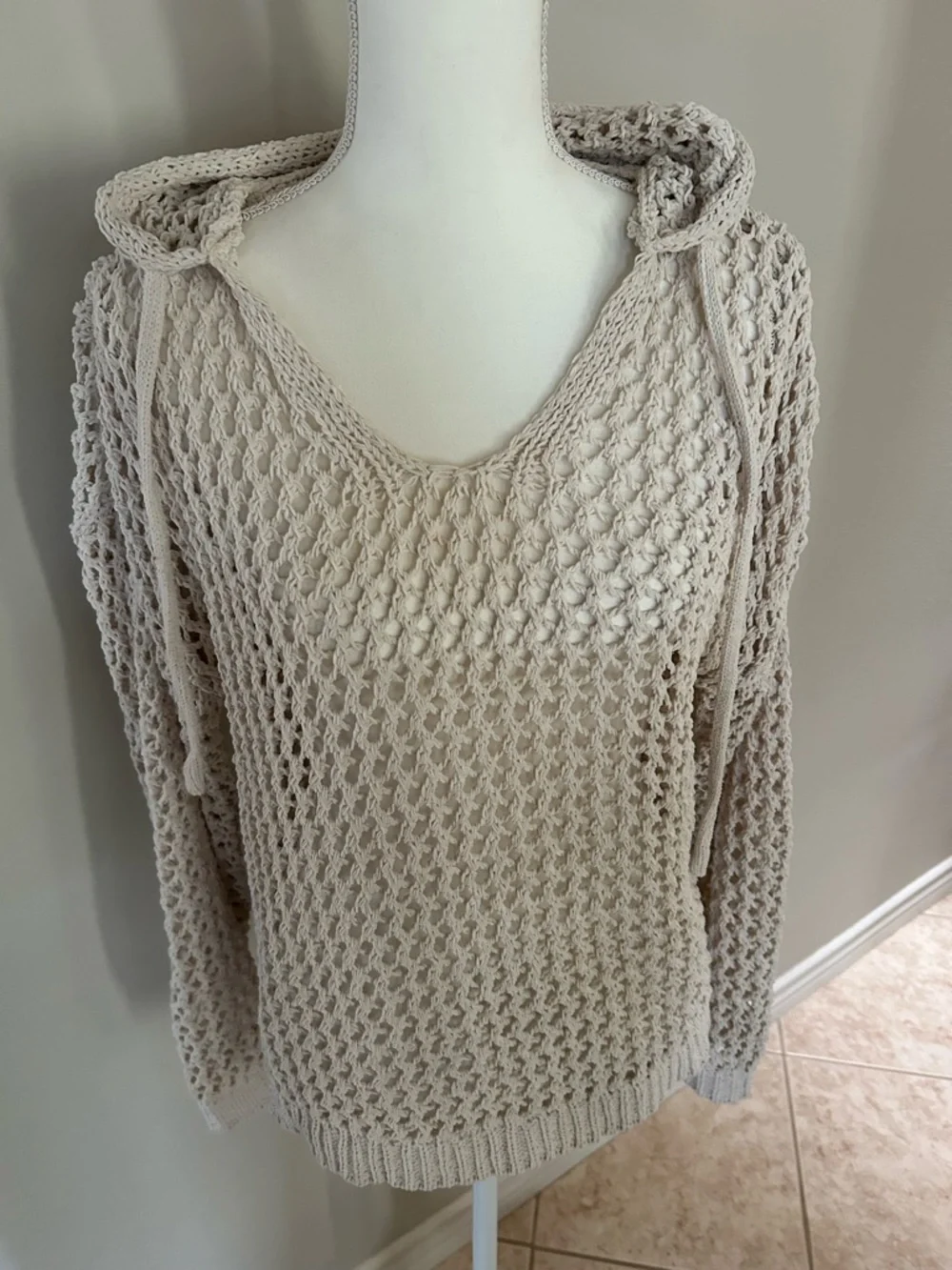 Nicole Miller Woven Hooded Beach Sweater - Picture 4 of 9